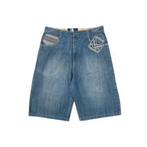 Moderne blaue Shorts von Karl Kani für einen stilvollen Freizeit-Look.