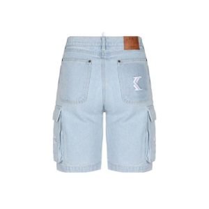 Karl Kani Light Blue Retro Cargo Shorts aus hellblauem Denim mit seitlichen Cargo-Taschen und lässigem Streetwear-Design