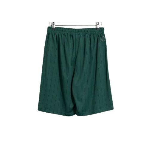 Karl_Kani_Pinstripe_Green_Shorts_1-removebg-previe Karl Kani Pinstripe Green Shorts mit modernem Streetwear-Design