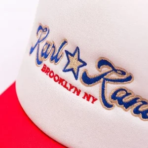 Red Karl Kani Trucker Cap in Rot und Weiß mit gesticktem Karl-Kani-Logo und atmungsaktivem Mesh-Rücken