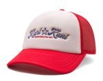 Red Karl Kani Trucker Cap in Rot und Weiß mit gesticktem Karl-Kani-Logo und atmungsaktivem Mesh-Rücken