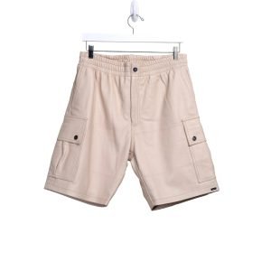 Karl Kani Mace Leather Cargo Shorts in Beige mit elastischem Bund und praktischen Cargo-Taschen für Herren.