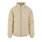 Karl Kani Sand Winter Jacket – Beige Winterjacke von vorne auf neutralem Hintergrund