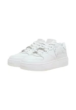 Weiße Karl Kani 89 Up Logo Damen Sneaker, Plateau-Basketballschuh im Retro-Design, Seitenansicht mit sichtbarem Markenlogo auf der Zunge und dicker Gummisohle, platziert auf neutralem Hintergrund.